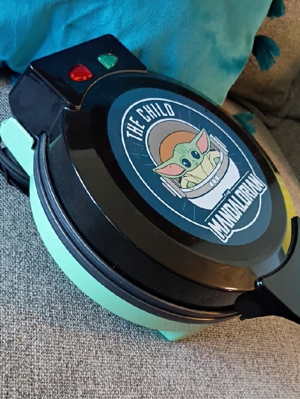 The Child (Grogu) Round Black Waffle Maker
